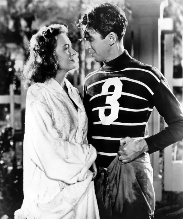 Framed Print : IT'S A WONDERFUL LIFE, Donna Reed, James Stewart, 1946. photo: CSU Archives / courtesy Everett Collection Framed Print : IT'S A WONDERFUL LIFE, Donna Reed, James Stewart, 1946. photo: CSU Archives / courtesy Everett Collection