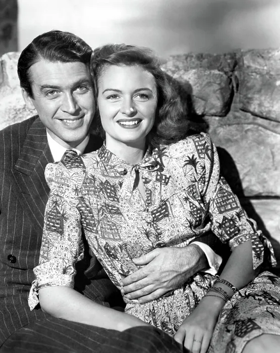 Framed Print : IT'S A WONDERFUL LIFE, James Stewart, Donna Reed, 1946