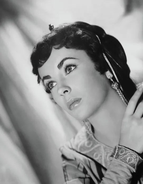Framed Print : IVANHOE, Elizabeth Taylor, 1952 Framed Print : IVANHOE, Elizabeth Taylor, 1952