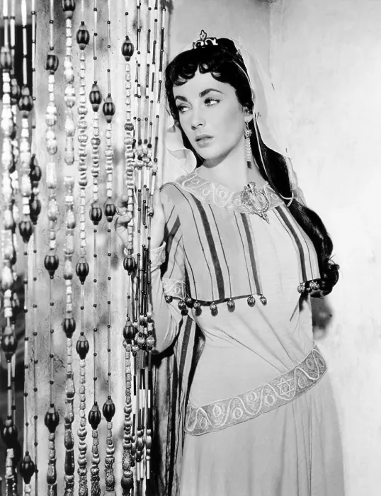 Framed Print : IVANHOE, Elizabeth Taylor, 1952 Framed Print : IVANHOE, Elizabeth Taylor, 1952