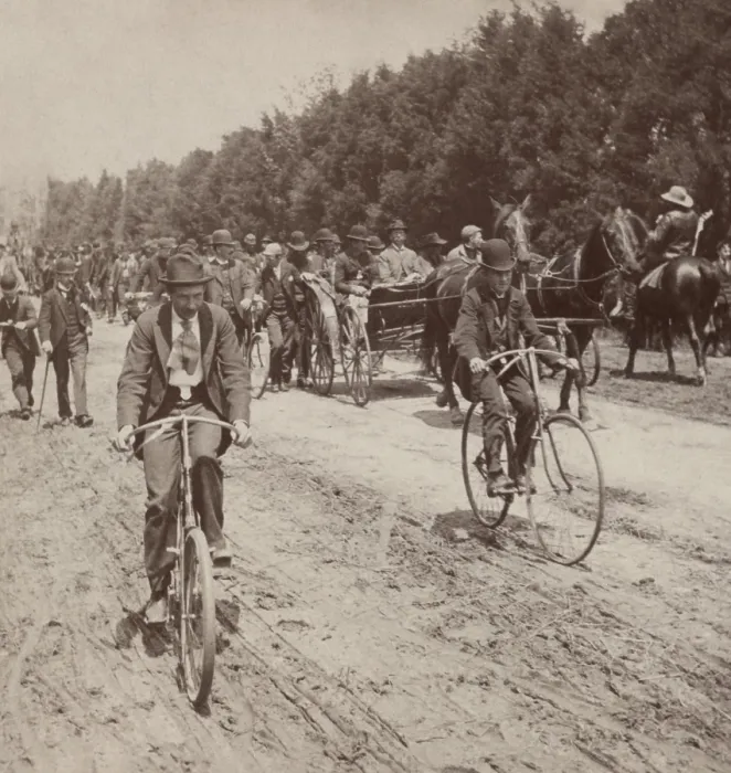 Framed Print : Jacob Coxey rides in a carriage toward Washington, accompanied by bicyclists and marchers