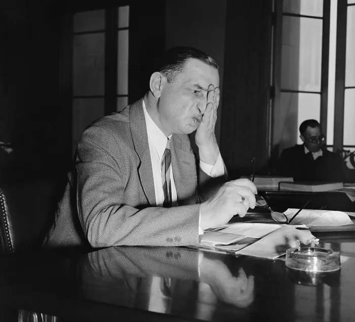 Framed Print : Jacob Spolansky, Detroit Sheriff's Investigator, before HUAC. He testified the 1936 sit-down strike at General Motors was conceived by communists. Oct. 18, 1938