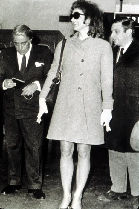 Framed Print : Jacqueline Kennedy & Aristotle Onassis at London airport, 1968. Courtesy: CSU Archives / Everett Collection Framed Print : Jacqueline Kennedy & Aristotle Onassis at London airport, 1968. Courtesy: CSU Archives / Everett Collection