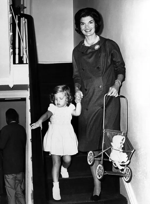 Framed Print : Jacqueline Kennedy and daughter Caroline (age 3), September 23, 1960.. Courtesy: CSU Archives / Everett Collection Framed Print : Jacqueline Kennedy and daughter Caroline (age 3), September 23, 1960.. Courtesy: CSU Archives / Everett Collection