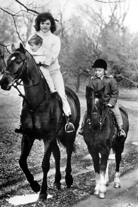 Framed Print : Jacqueline Kennedy, John F. Kennedy, Jr. Caroline Kennedy, 4 / 19 / 63. Courtesy: CSU Archives  /  Everett Collection