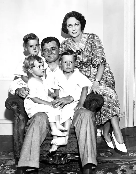 Framed Print : James Braddock, wife May and children at home in Guttenberg, NJ, June 13, 1935 Framed Print : James Braddock, wife May and children at home in Guttenberg, NJ, June 13, 1935