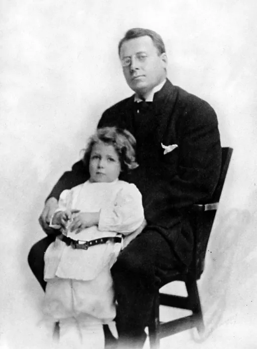 Framed Print : James M. Cox, Governor of Ohio, with son Jamie, 1913. Courtesy: CSU Archives  /  Everett Collection