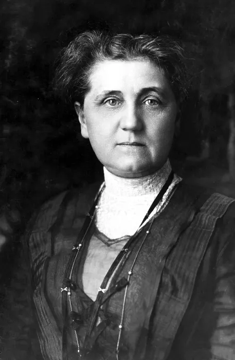 Framed Print : Jane Addams in 1913. Courtesy: CSU Archives / Everett Collection Framed Print : Jane Addams in 1913. Courtesy: CSU Archives / Everett Collection