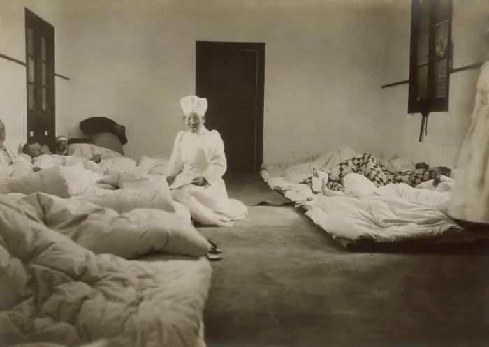 Framed Print : Japanese Red Cross nurses at Chemulpo attending Russian soldiers wounded in battle of Feb. 9, 1904