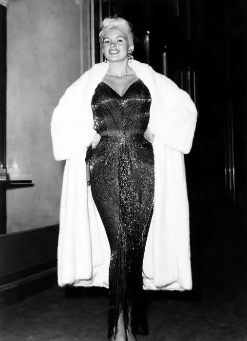 Framed Print : Jayne Mansfield, at Le Roy nightclub in Milan, October 1957 Framed Print : Jayne Mansfield, at Le Roy nightclub in Milan, October 1957