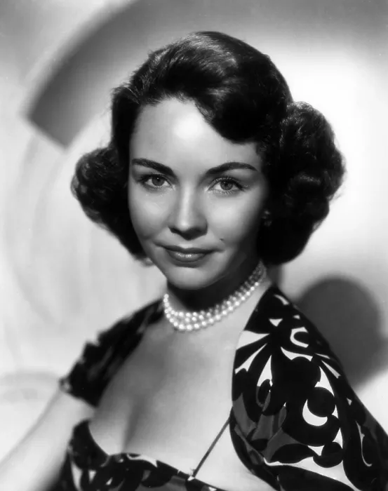 Framed Print : Jennifer Jones, late 1940s Framed Print : Jennifer Jones, late 1940s