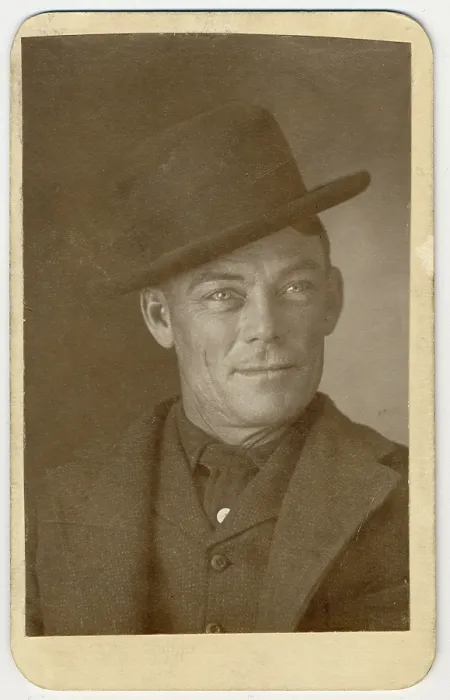 Framed Print : Jesse Linsley, a member of the Wild Bunch gang, police mug shot mounted on Pinkerton's National Detective Agency identification card, 1902