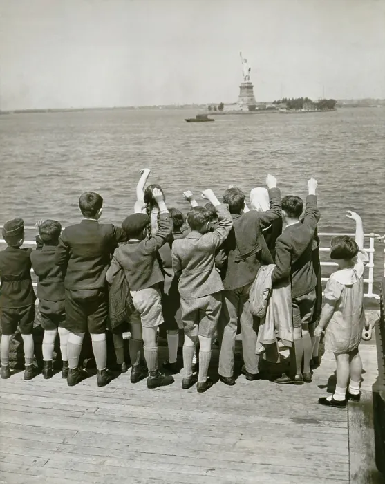 Framed Print : Jewish refugee children waving at the Statue of Liberty from the deck of the liner President Harding in 1939
