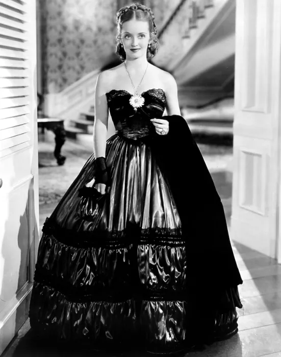 Framed Print : JEZEBEL, Bette Davis, 1938