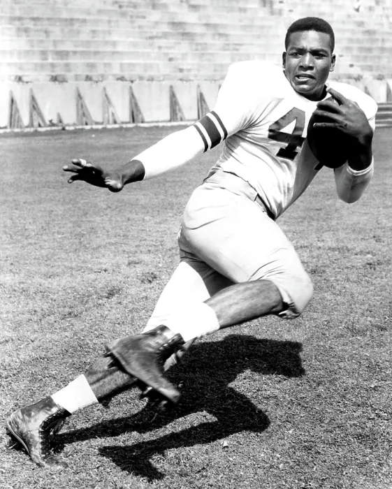 Framed Print : Jim Brown (Syracuse University), ca. mid-1950s. Courtesy: CSU Archives  /  Everett Collection