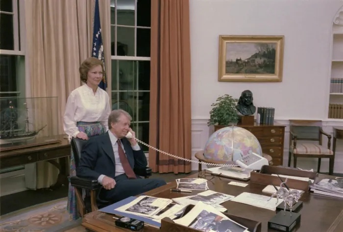 Framed Print : Jimmy Carter and Rosalynn Carter in the Oval Office when the Panama Canal Treaty was ratified by the Senate. March-April 1978