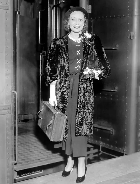 Framed Print : Joan Crawford, arriving in New York, November 1933