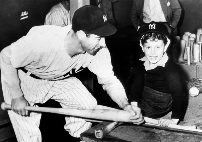 Framed Print : Joe DiMaggio shows his son, Joe Jr. how to bone down a baseball bat, 1946. Courtesy: CSU Archives / Everett Collection Framed Print : Joe DiMaggio shows his son, Joe Jr. how to bone down a baseball bat, 1946. Courtesy: CSU Archives / Everett Collection