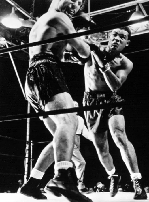 Framed Print : JOE LOUIS delivers knockout punch to Lou Nova, Yankee Stadium 06 / 41. Courtesy: CSU Archives  /  Everett Collection