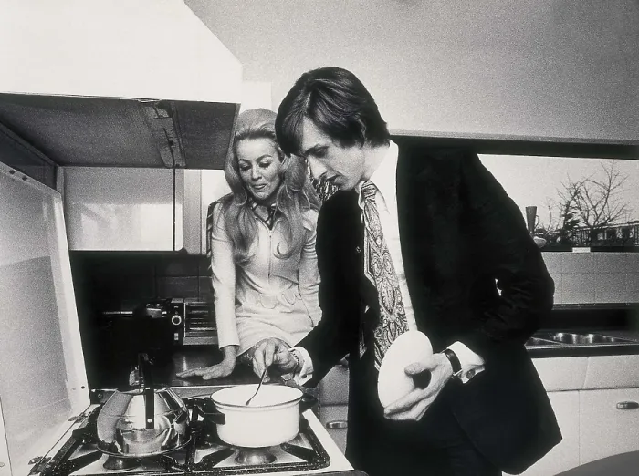 Framed Print : Johan Cruyff and his wife Danny moving in Barcelona after signing up with Bara. AISA / Everett Collection**US SALES ONLY** Framed Print : Johan Cruyff and his wife Danny moving in Barcelona after signing up with Bara. AISA / Everett Collection**US SALES ONLY**