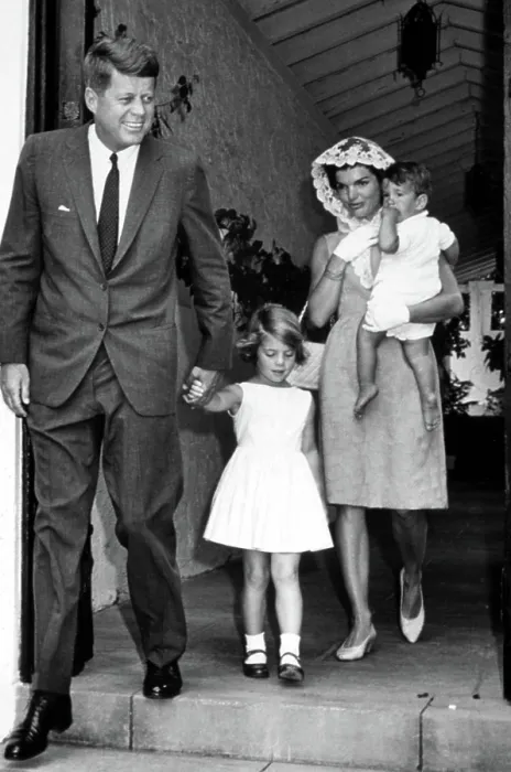 Framed Print : John Kennedy and family, 4 / 19 / 63. Courtesy: CSU Archives  /  Everett Collection