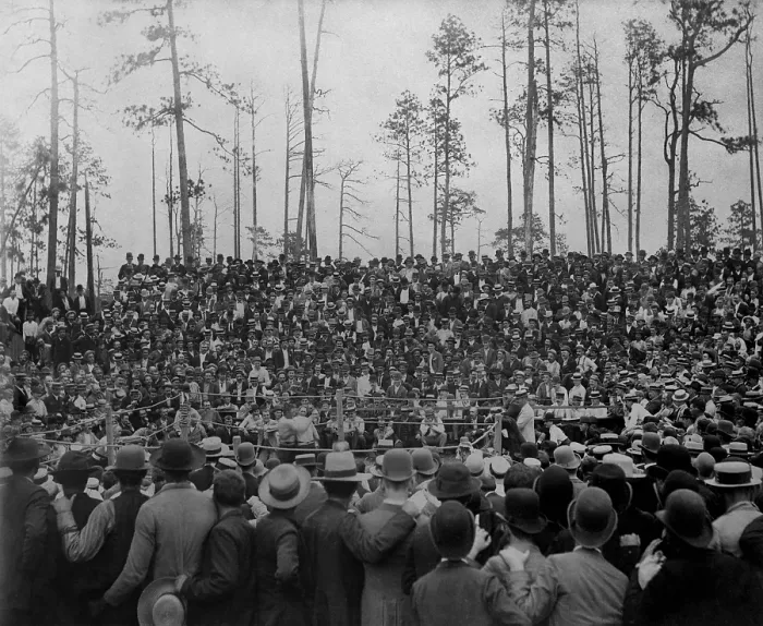 Framed Print : John L. Sullivan and Jake Kilrain boxing in Richburg, Mississippi, July 8, 1889. 3000 spectators took trains to the fight's secret location, for the bareknuckle bout Framed Print : John L. Sullivan and Jake Kilrain boxing in Richburg, Mississippi, July 8, 1889. 3000 spectators took trains to the fight's secret location, for the bareknuckle bout