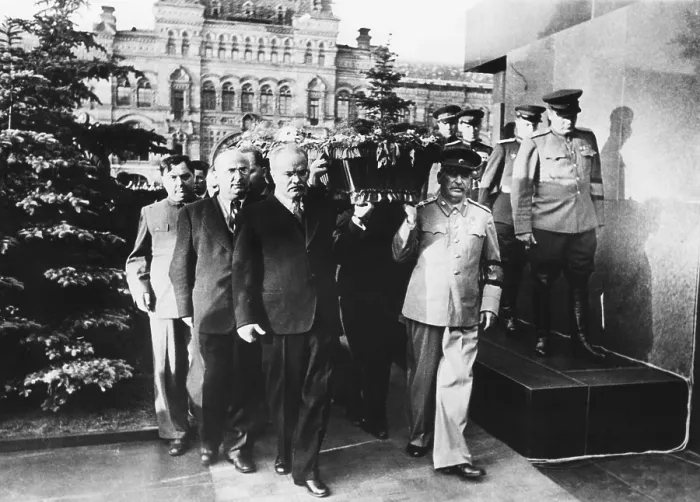 Framed Print : Josep Stalin and V.M. Molotov were the head pallbearers for Kalinin. Soviet President Mikhail I. Kalinin died in June 1946. On left are Georgy Malenkov and Lavrentiy Beria Framed Print : Josep Stalin and V.M. Molotov were the head pallbearers for Kalinin. Soviet President Mikhail I. Kalinin died in June 1946. On left are Georgy Malenkov and Lavrentiy Beria