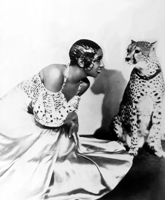 Framed Print : Josephine Baker and her cheetah Chiquita, 1920s. Courtesy: CSU Archives  /  Everett Collection