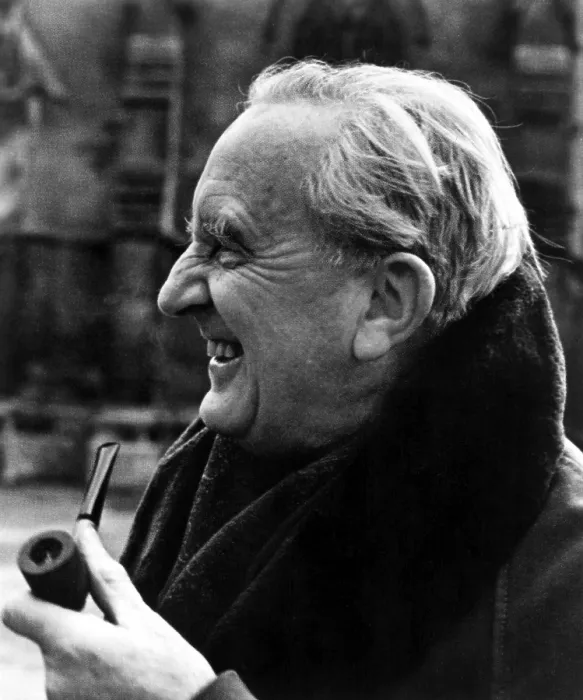 Framed Print : J.R.R. TOLKIEN, circa 1981, Author of The Hobbit, and The Lord Of The Rings. Image courtesy of CSU Archives' Framed Print : J.R.R. TOLKIEN, circa 1981, Author of The Hobbit, and The Lord Of The Rings. Image courtesy of CSU Archives'