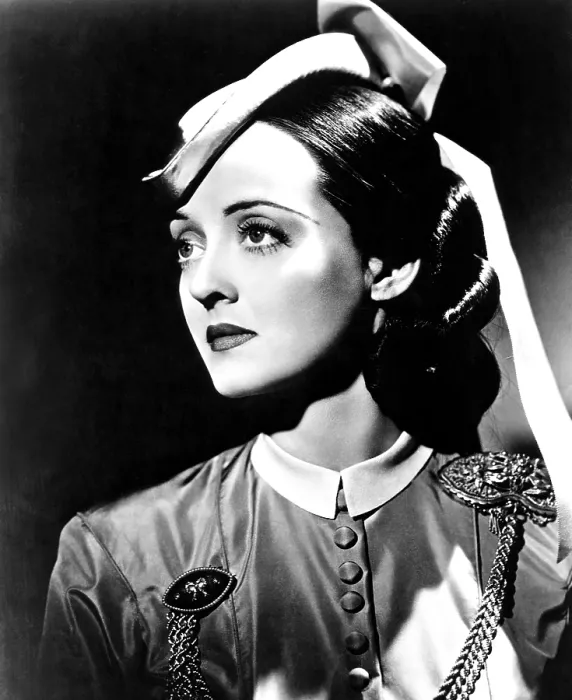 Framed Print : JUAREZ, Bette Davis, 1939