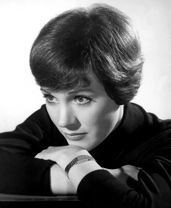Framed Print : Julie Andrews, 1964 Framed Print : Julie Andrews, 1964