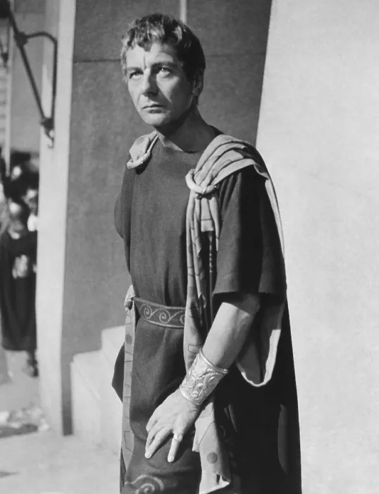 Framed Print : JULIUS CAESAR, John Gielgud, 1953 Framed Print : JULIUS CAESAR, John Gielgud, 1953