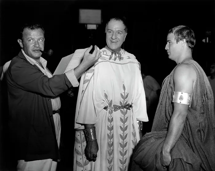 Framed Print : JULIUS CAESAR, Joseph Mankiewicz, Louis Calhern, Marlon Brando, 1953