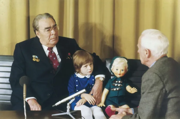 Framed Print : KARMEN, Roman (1906-1978); BREZHNEV, Leonid (1906-1982) Framed Print : KARMEN, Roman (1906-1978); BREZHNEV, Leonid (1906-1982)