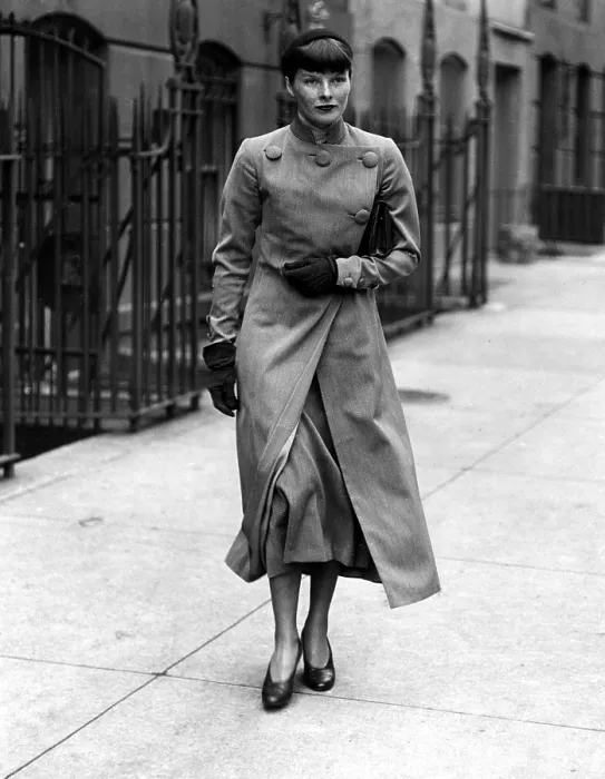 Framed Print : Katharine Hepburn outside her home in New York city, 1934. Courtesy: CSU Archives  /  Everett Collection