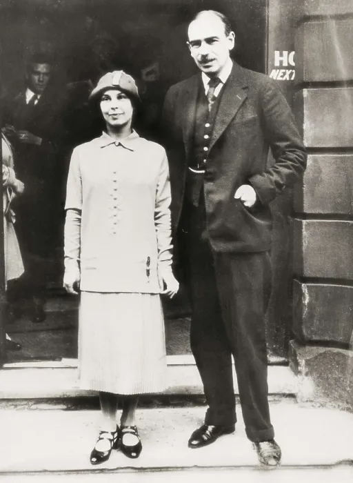 Framed Print : KEYNES, John Maynard (1883-1946). Portrait of John Maynard Keynes and his wife, Lydia Lopokova, on his wedding day in 1925 in London. AISA / Everett Collection**US SALES ONLY** Framed Print : KEYNES, John Maynard (1883-1946). Portrait of John Maynard Keynes and his wife, Lydia Lopokova, on his wedding day in 1925 in London. AISA / Everett Collection**US SALES ONLY**