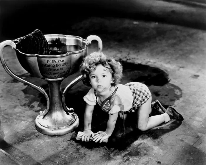 Framed Print : KID IN HOLLYWOOD, (aka KID N HOLLYWOOD), a Baby Burlesk, Shirley Temple, 1933