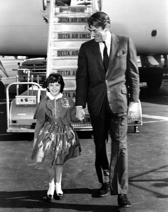 Framed Print : TO KILL A MOCKINGBIRD, Gregory Peck greets his on screen daughter, Mary Badham at the airport in Hollywood, 1962
