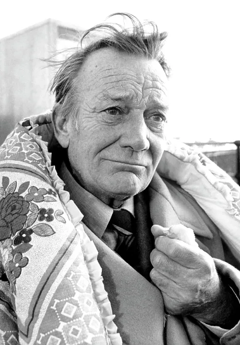 Framed Print : KILLING DAD OR HOW TO LOVE YOUR MOTHER, Denholm Elliott, 1989, Palace Pictures / courtesy Everett Collection Framed Print : KILLING DAD OR HOW TO LOVE YOUR MOTHER, Denholm Elliott, 1989, Palace Pictures / courtesy Everett Collection