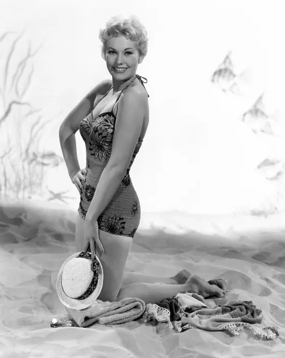 Framed Print : KIM NOVAK, Columbia Pictures, 1956 Framed Print : KIM NOVAK, Columbia Pictures, 1956