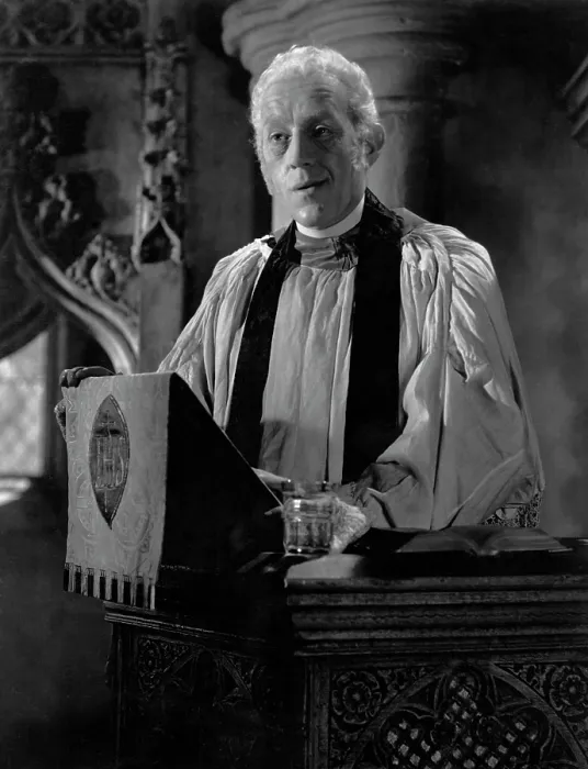 Framed Print : KIND HEARTS AND CORONETS, Alec Guinness, 1949 Framed Print : KIND HEARTS AND CORONETS, Alec Guinness, 1949