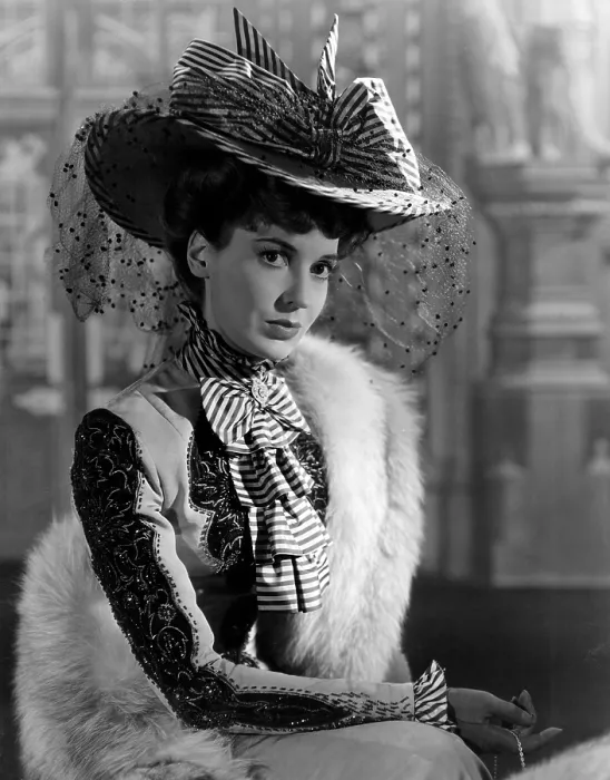 Framed Print : KIND HEARTS AND CORONETS, Valerie Hobson, 1949 Framed Print : KIND HEARTS AND CORONETS, Valerie Hobson, 1949