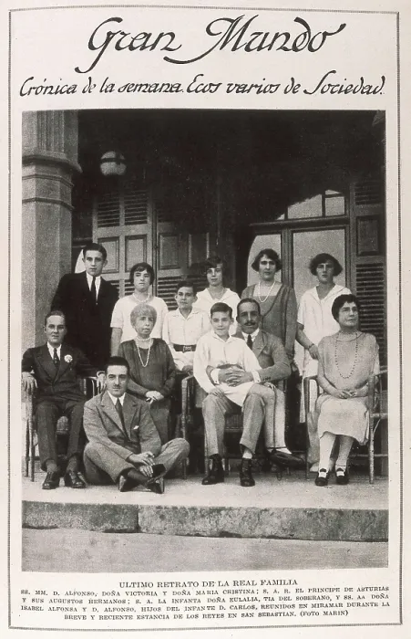 Framed Print : The king Alfonso XIII and his family in San Sebastin. Magazine 'Blanco y Negro' (9th August 1925). AISA / Everett Collection**US SALES ONLY** Framed Print : The king Alfonso XIII and his family in San Sebastin. Magazine 'Blanco y Negro' (9th August 1925). AISA / Everett Collection**US SALES ONLY**