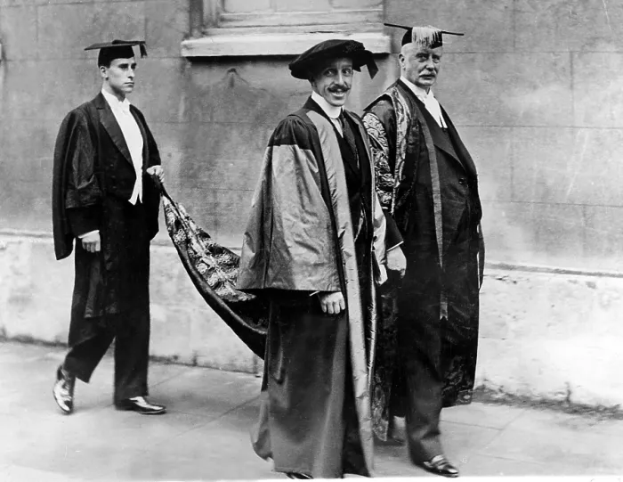 Framed Print : King Alfonso XIII of Spain (1886-1941)receives Doctor of Civil Law degree from Oxford, 7 / 14 / 26. Courtesy: CSU Archives  /  Everett Collection