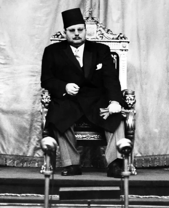 Framed Print : King Farouk of Egypt (1920-1965), listens from his throne as the newly appointed Prime Minister Framed Print : King Farouk of Egypt (1920-1965), listens from his throne as the newly appointed Prime Minister