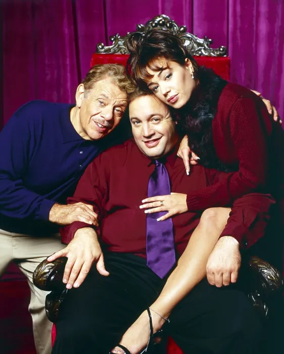 Framed Print : THE KING OF QUEENS, from left: Jerry Stiller, Kevin James, Leah Remini, 1998-2007. Steve Danelian