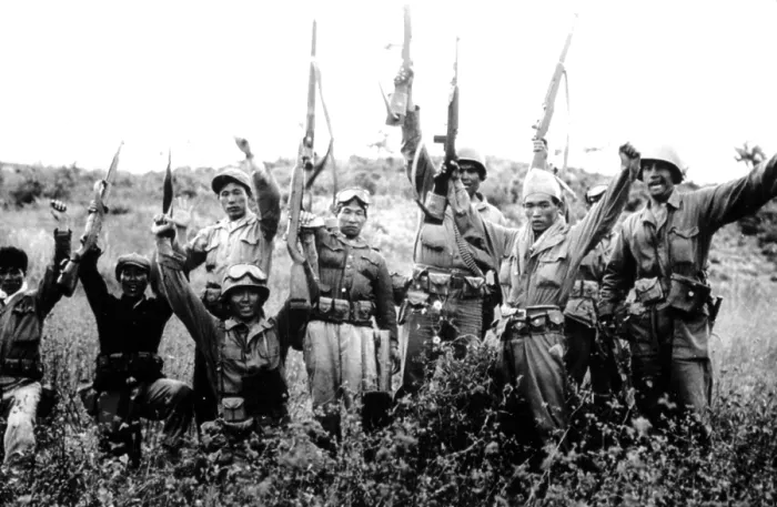 Framed Print : Korean War: 1st Cavalry Division with South Korean Guerillas on the 38th Parallel, Korea, 1950.. Courtesy: CSU Archives / Everett Collection Framed Print : Korean War: 1st Cavalry Division with South Korean Guerillas on the 38th Parallel, Korea, 1950.. Courtesy: CSU Archives / Everett Collection
