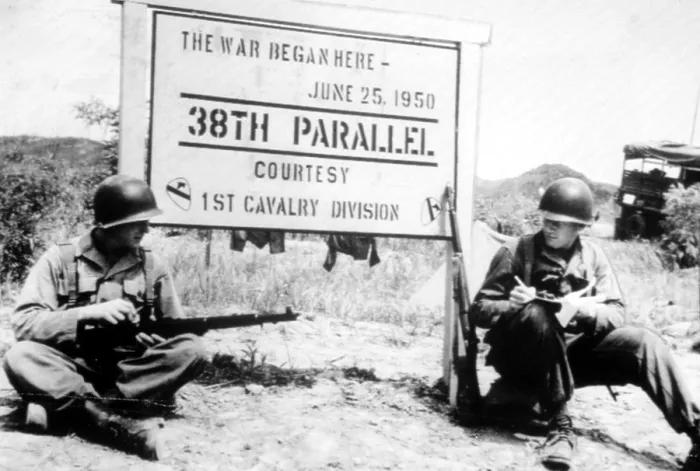 Framed Print : Korean War: American troops at 38th Parallel, Korea, 1951.. Courtesy: CSU Archives  /  Everett Collection