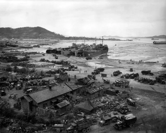 Framed Print : Korean War: Invasion of Inchon, September 15, 1950.. Courtesy: CSU Archives / Everett Collection Framed Print : Korean War: Invasion of Inchon, September 15, 1950.. Courtesy: CSU Archives / Everett Collection