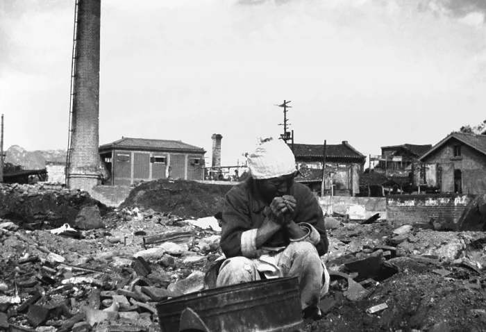 Framed Print : An Korean woman pauses in her search for salvageable materials among the ruins of Seoul, Korea. Nov. 1, 1950. The city changed hands four times during the Korean War Framed Print : An Korean woman pauses in her search for salvageable materials among the ruins of Seoul, Korea. Nov. 1, 1950. The city changed hands four times during the Korean War